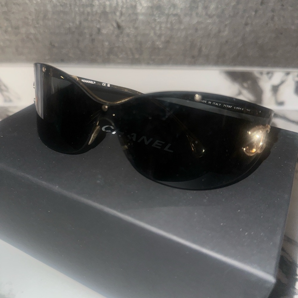 Chanel Coco Beach 2026 Shield Sunglasses - Picture 4 of 7